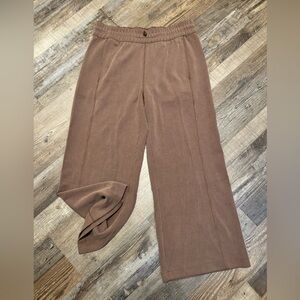 Lululemon size 8 brown pants